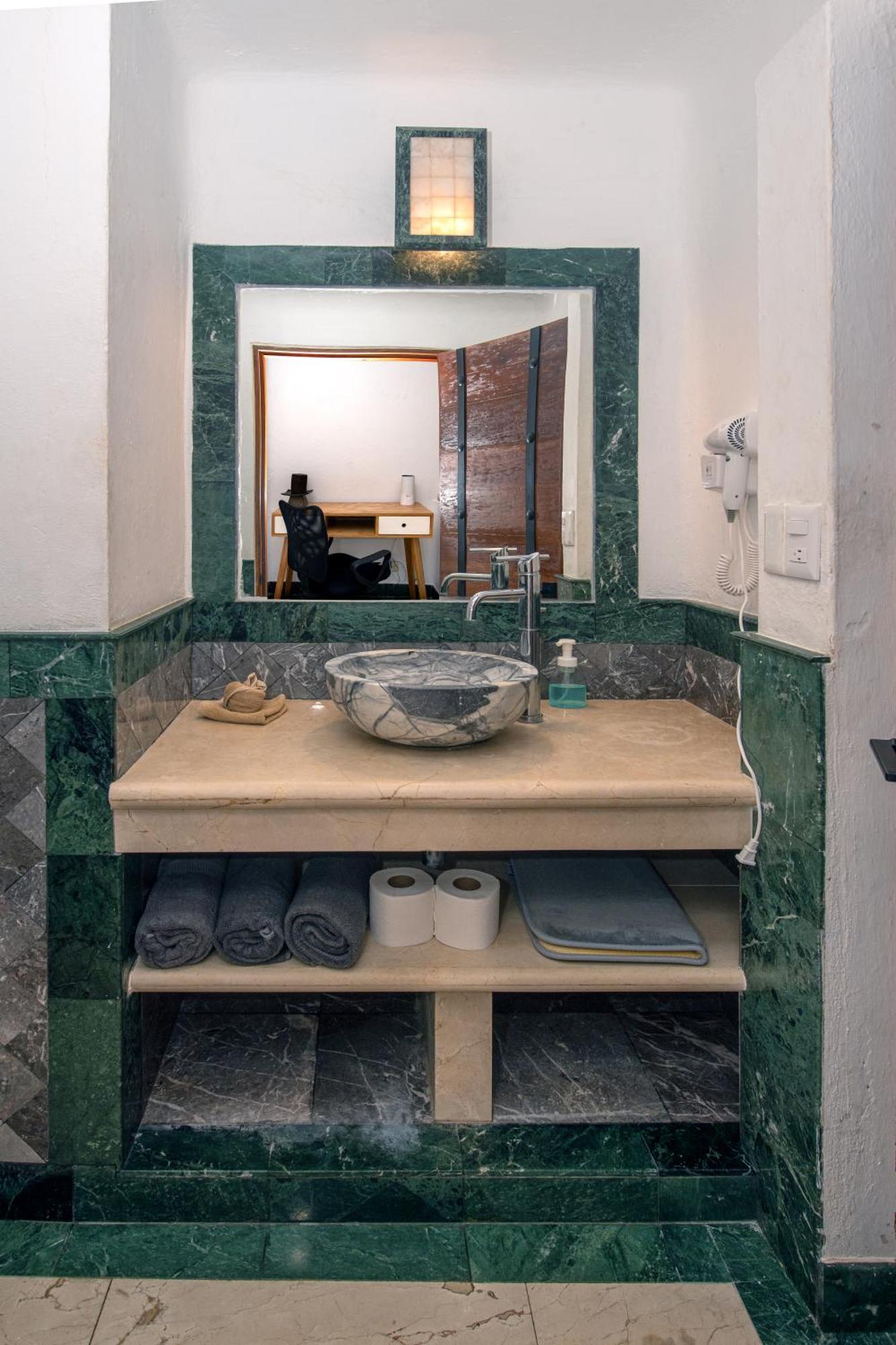 Apartment Cascadas, Charming Great Location With Pool & Garden