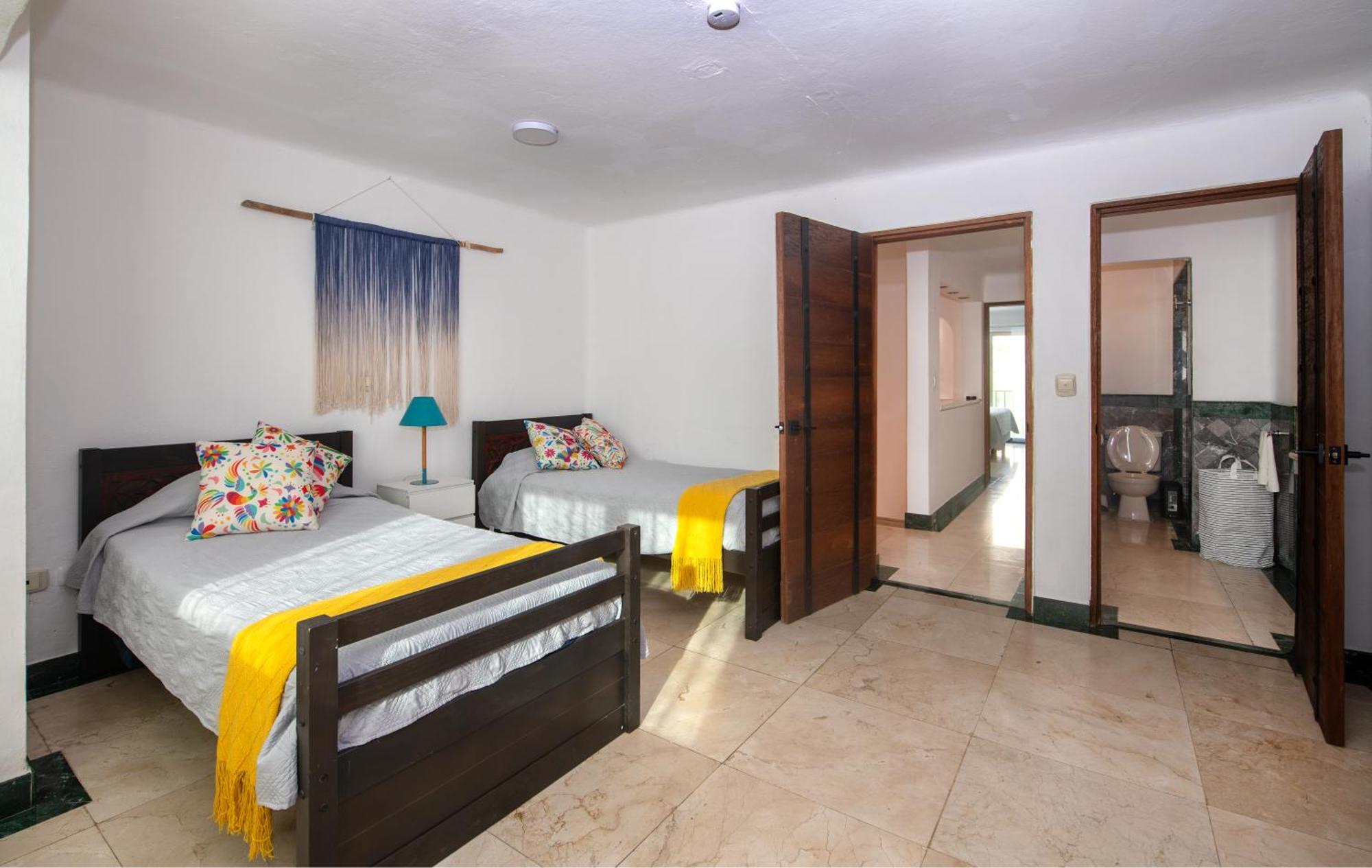Cascadas, Charming Great Location With Pool & Garden Apartment *